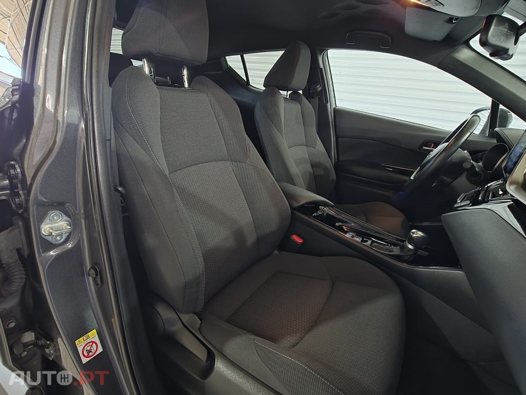 Toyota C-HR 1.8 Hybrid Square Collection