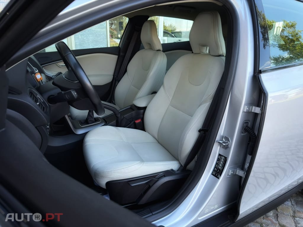Volvo V40 Cross Country 1.6 D2 Momentum