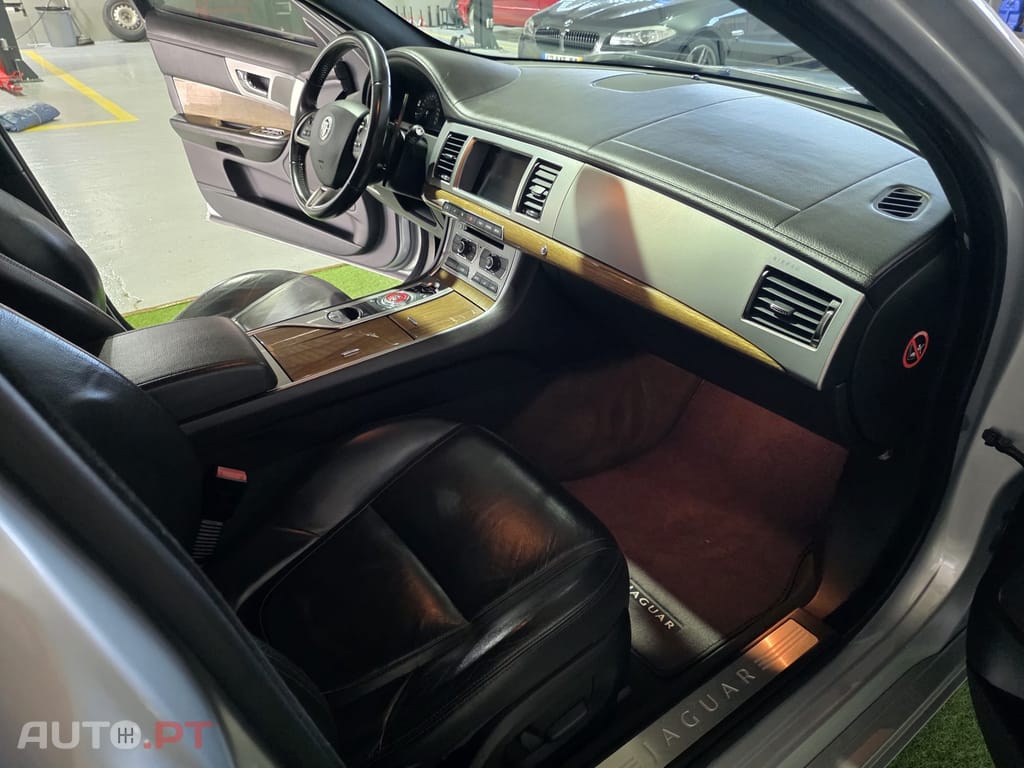 Jaguar XF 2.2 D R-Sport