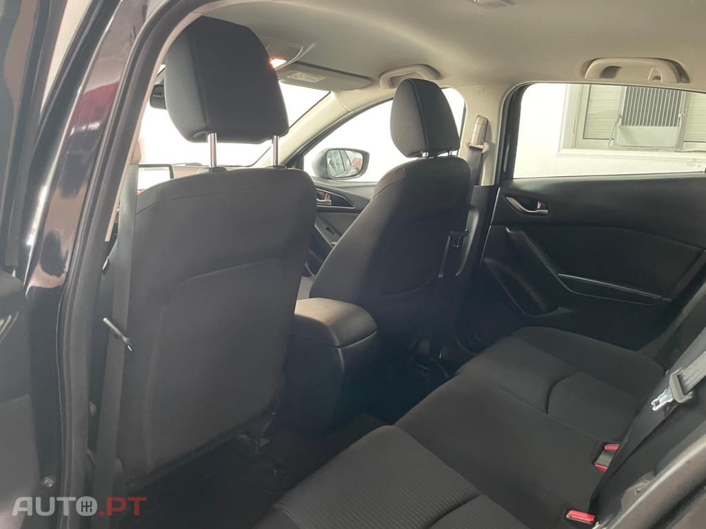 Mazda 3 1.5 Sky-D Evolve HS Navi