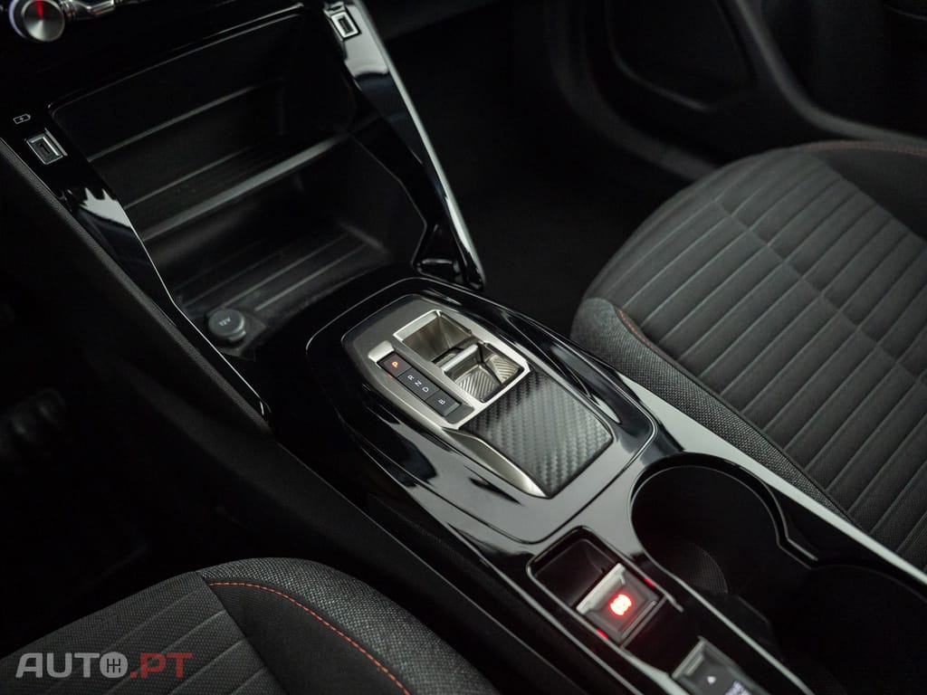 Peugeot E-2008 50 kWh Active