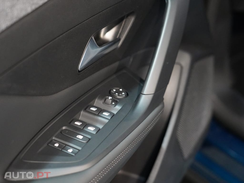 Peugeot 408 1.2 PureTech Allure EAT8