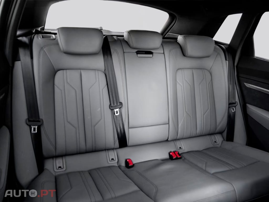 Audi Q8 E-Tron I.V.A DEDUTIVEL  55 quattro S LINE 