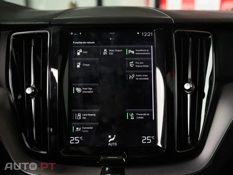 Volvo XC60 2.0 T8 PHEV R-Design AWD