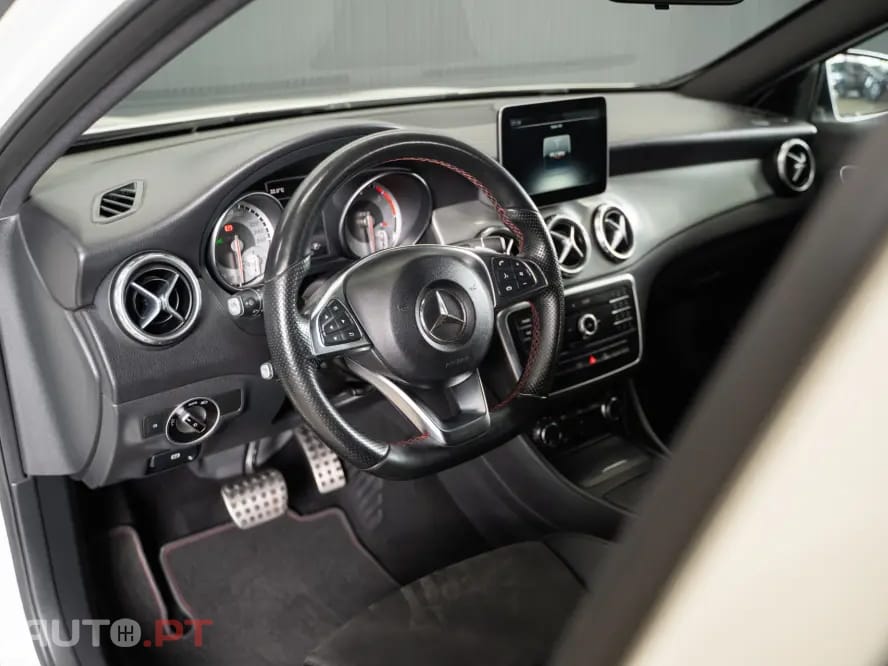 Mercedes-Benz GLA 200 AMG Line