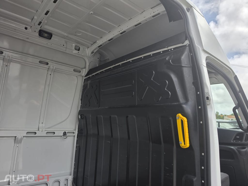 Iveco Daily 2.3D 35S16 Longa