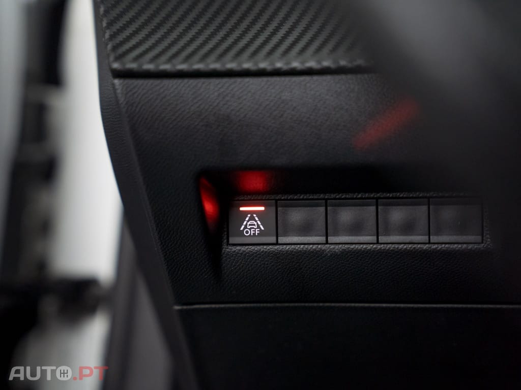 Peugeot E-2008 50 kWh GT