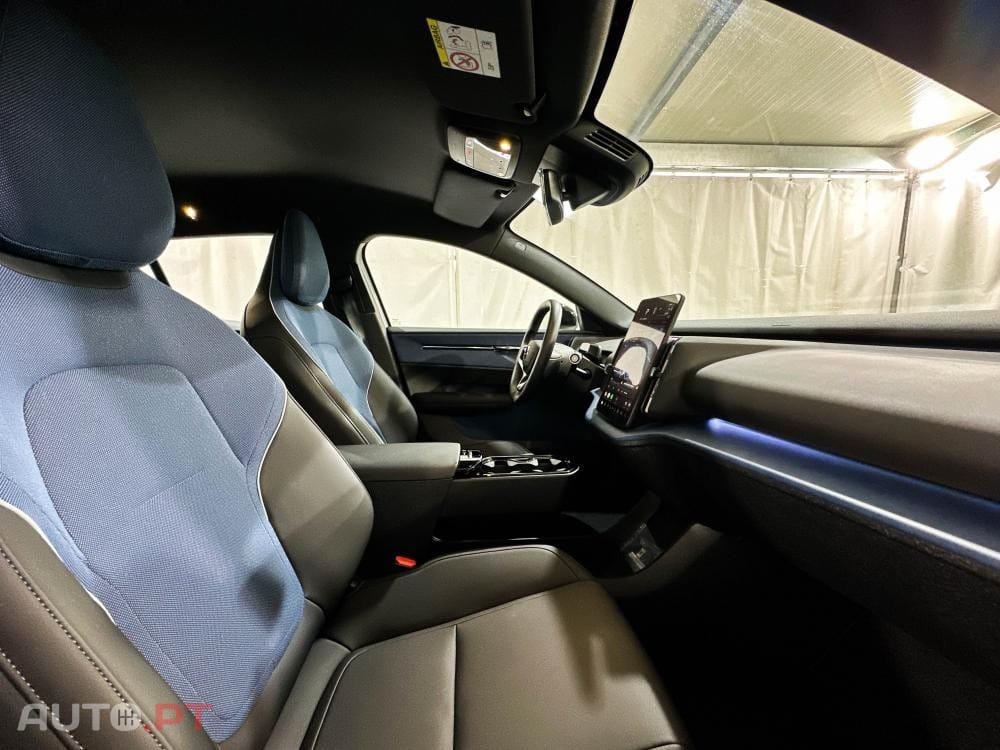 Volvo EX30 Single Motor Extended Range RWD Plus