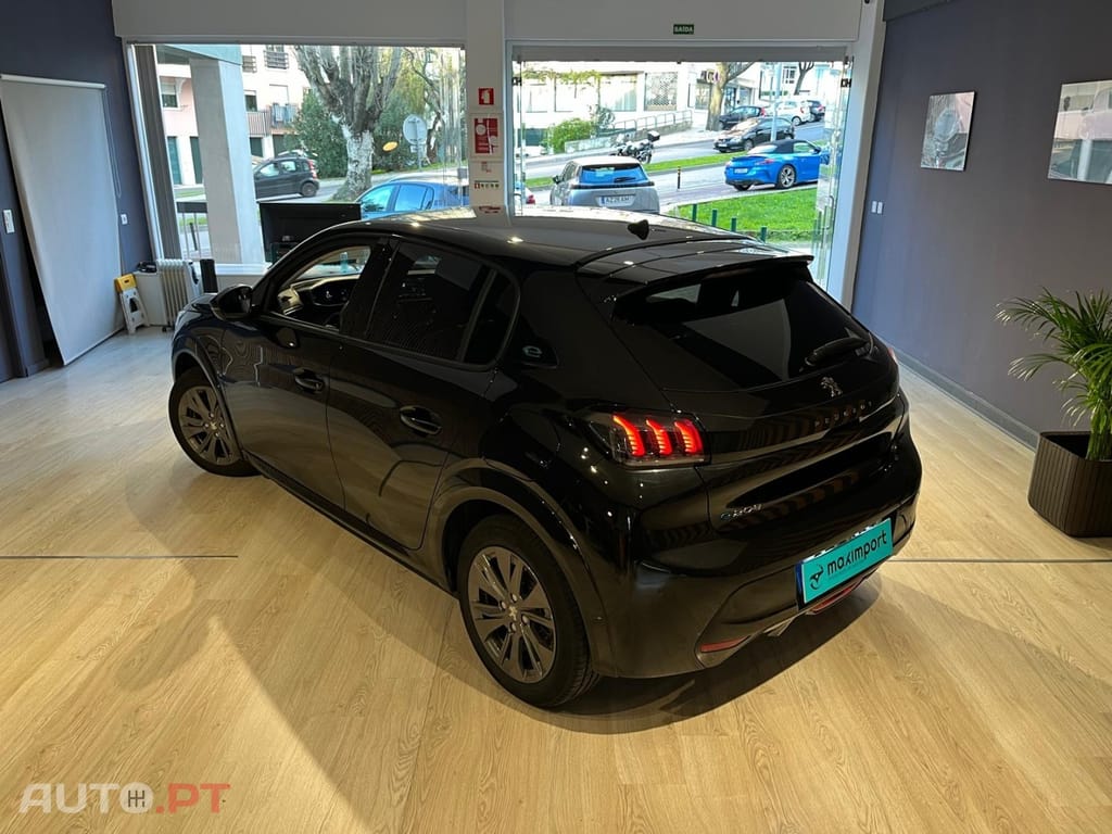 Peugeot E-208 50 kWh Allure Pack