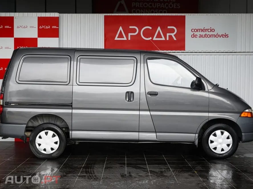Toyota HiAce 2.4 D LXH12LG