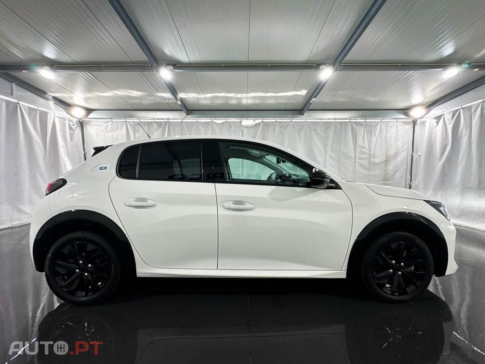 Peugeot E-208 50 kWh Allure Pack