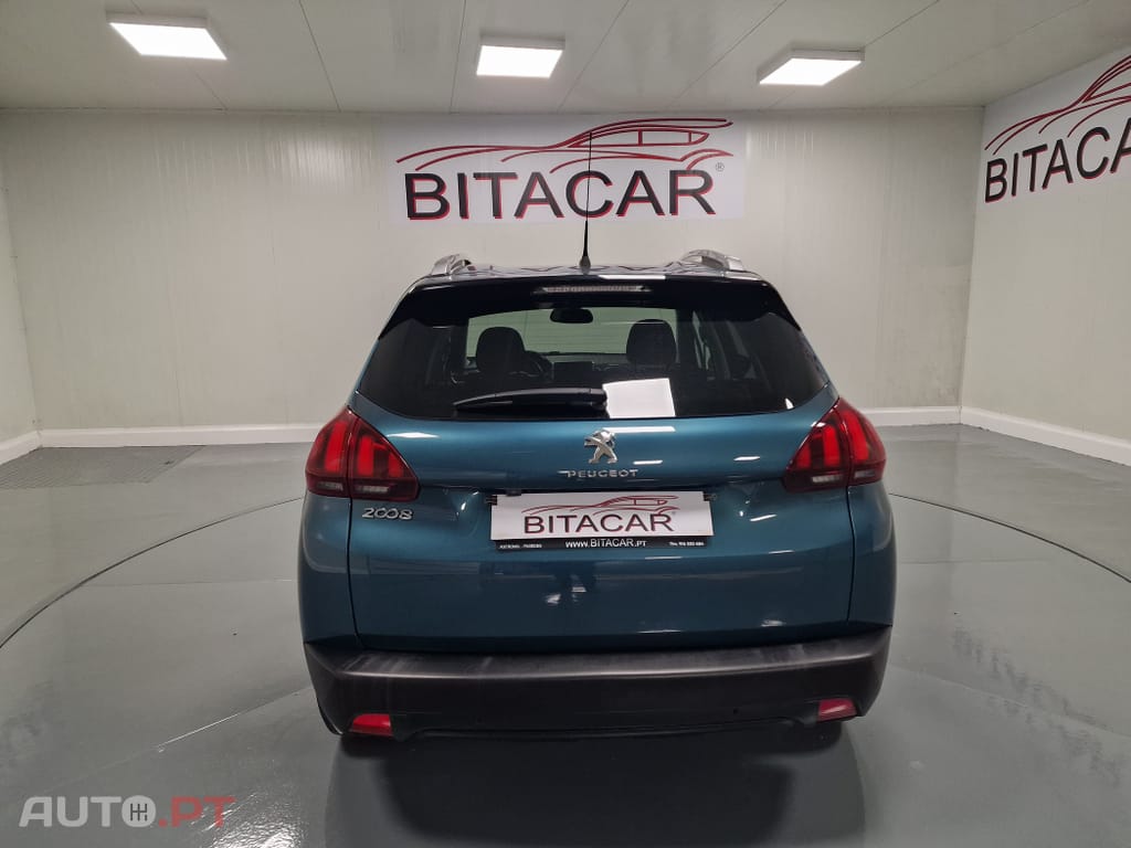 Peugeot 2008 1.2 PURETECH STYLE