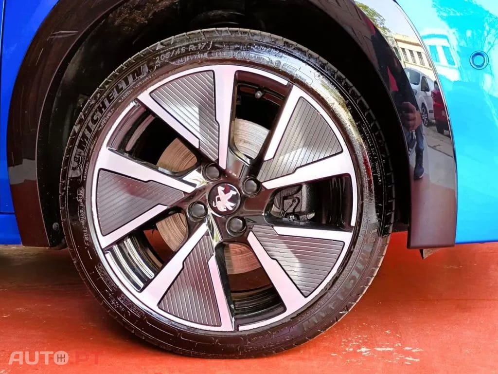 Peugeot E-208 GT
