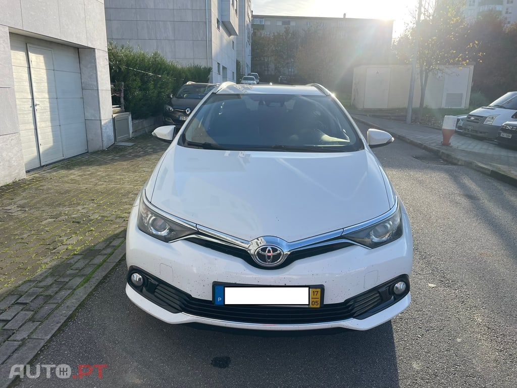 Toyota Auris Touring Sports 1.4 D-4D Confort + Pack Techo + Pack Sport