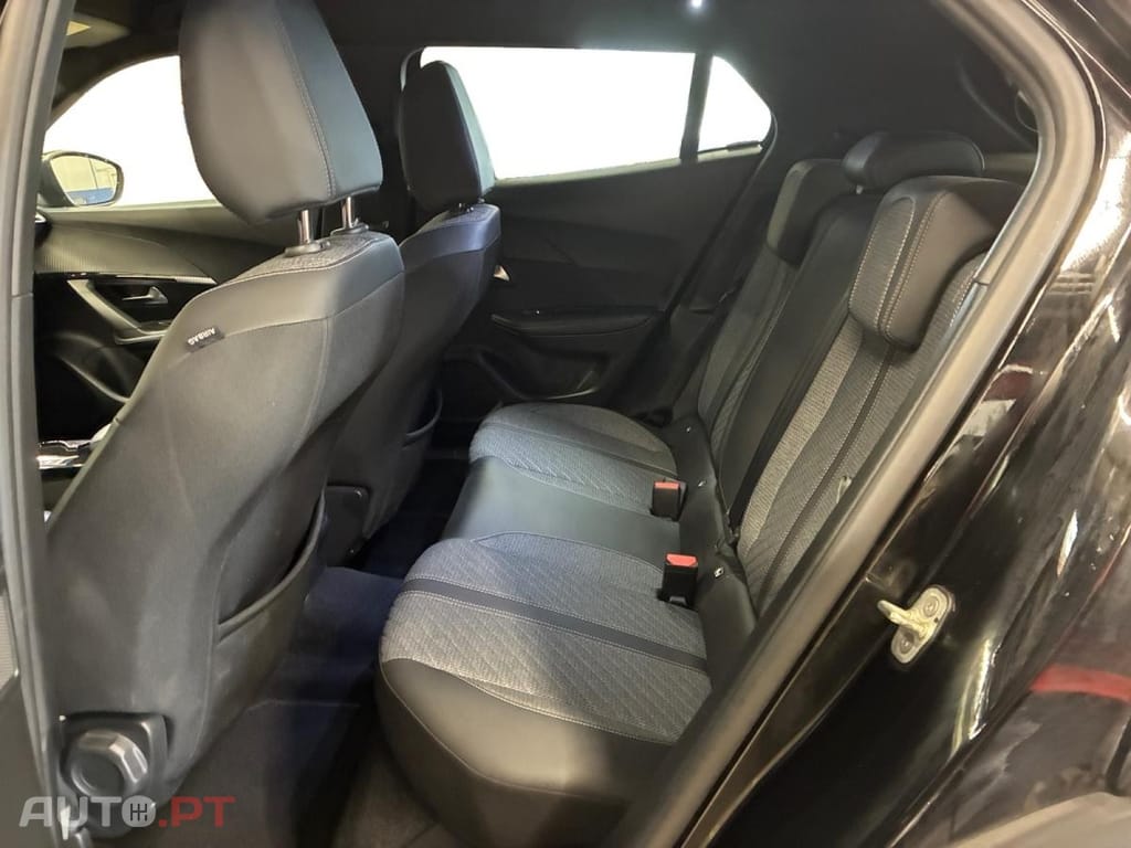 Peugeot 2008 1.2 PureTech Allure EAT8