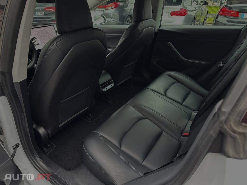 Tesla Model 3 Long-Range RWD