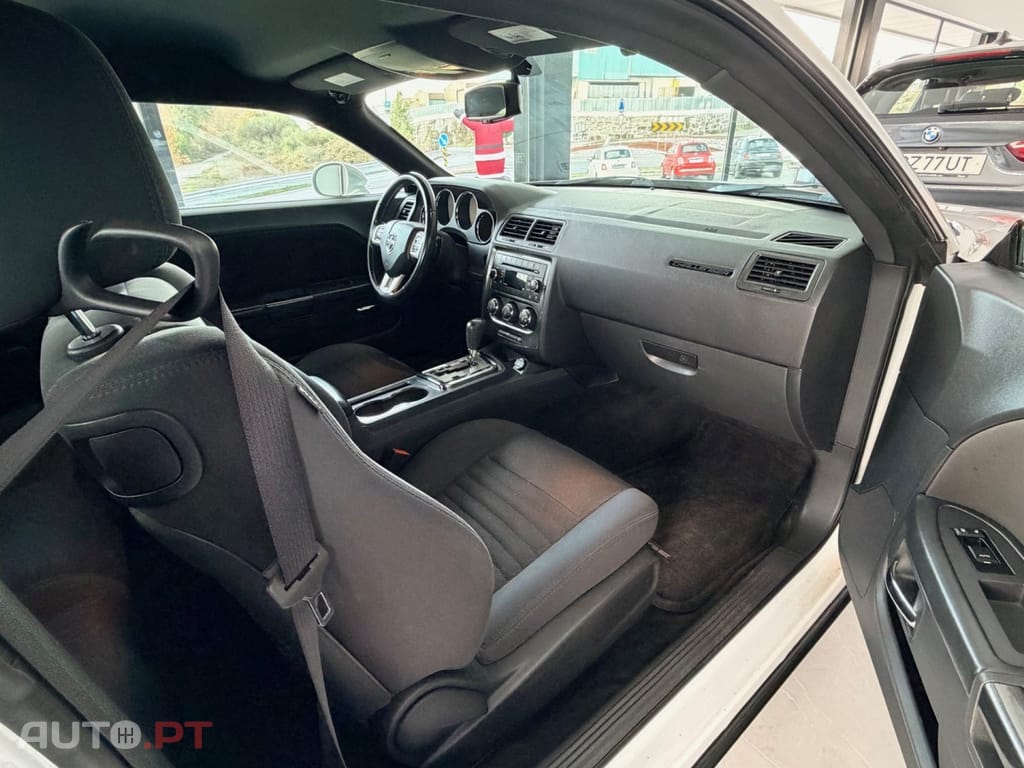 Dodge Challenger Auto SXT Plus