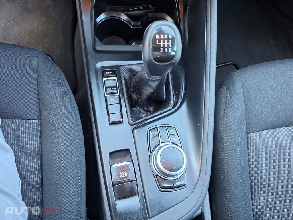 BMW X1 16 d sDrive Advantage — fotografia 13