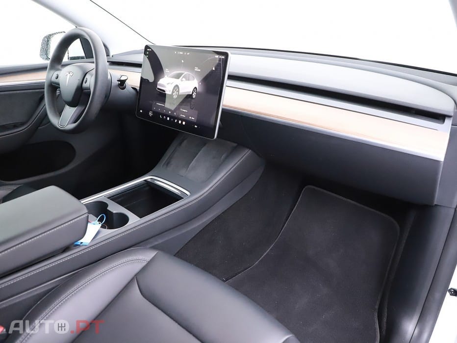 Tesla Model Y Long-Range RWD
