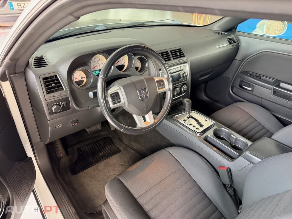 Dodge Challenger Auto SXT Plus