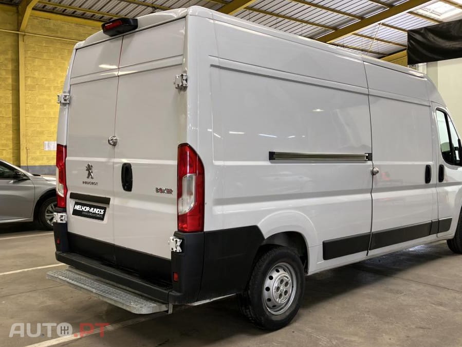 Peugeot Boxer 2.2 BlueHDi 335 L3H2 Premium