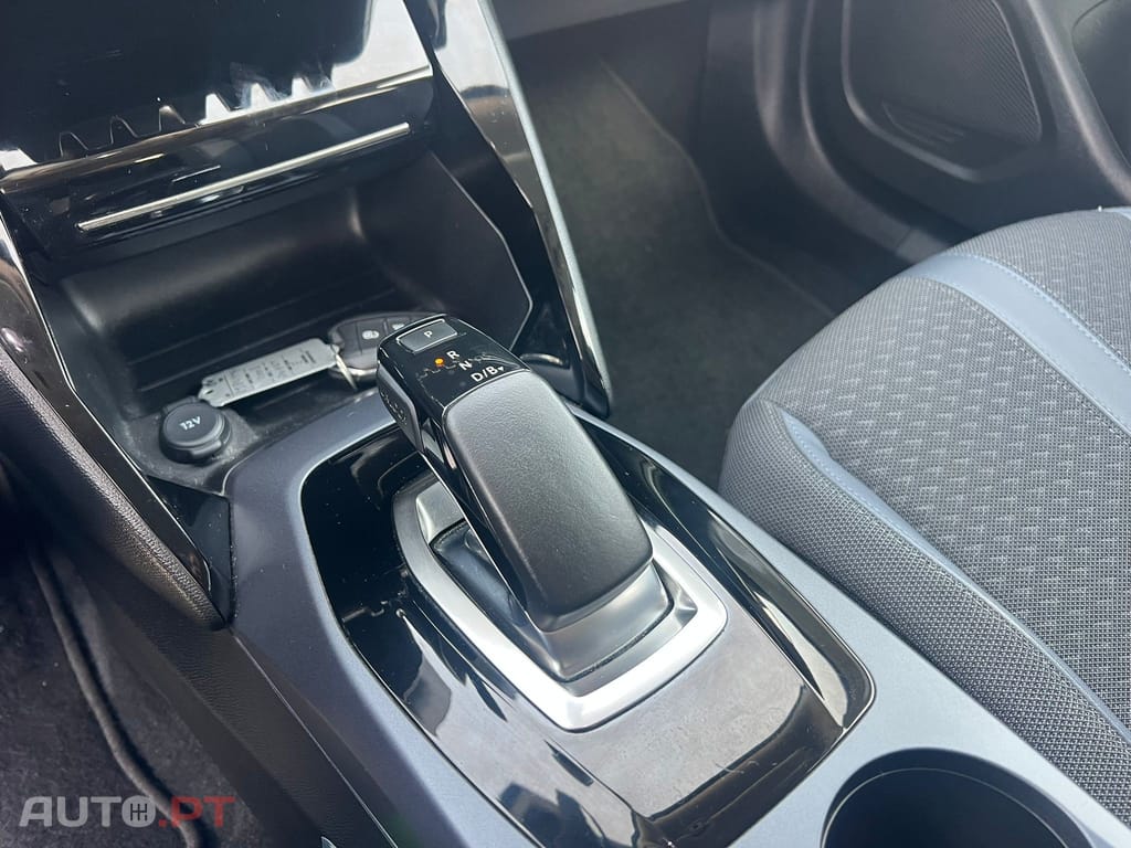 Peugeot E-2008 50 kWh Allure Pack