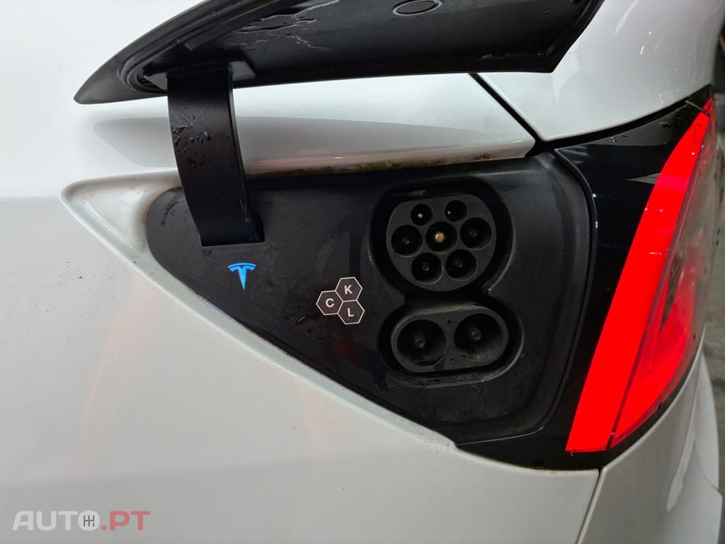 Tesla Model Y Long Range Dual Motor AWD