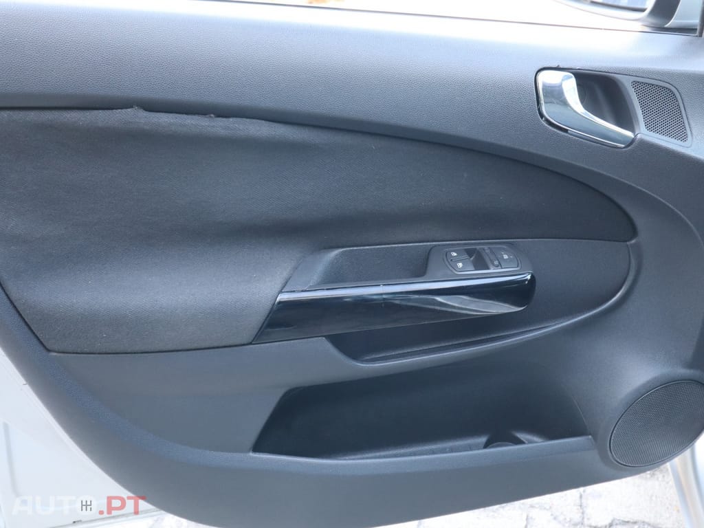 Opel Corsa 1.3 CDTi Enjoy — fotografia 15