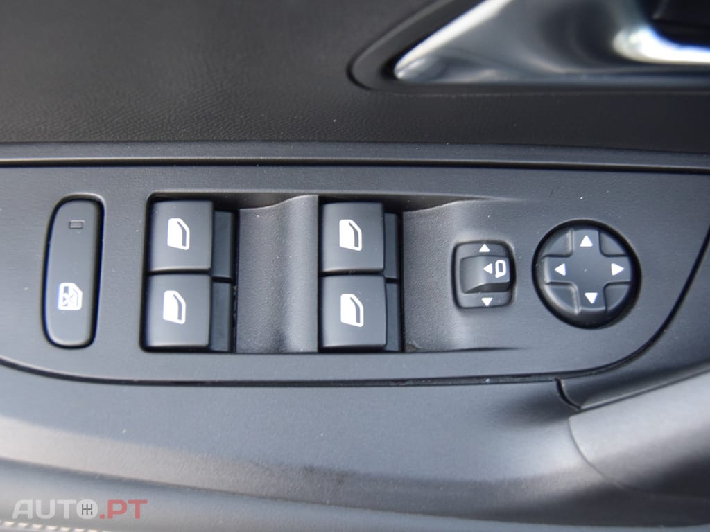 Peugeot E-2008 50 kWh Allure