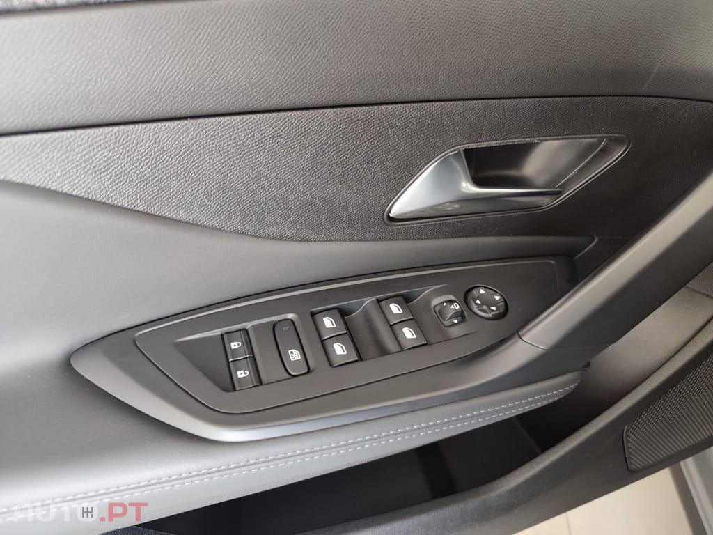 Peugeot 408 1.6 Hybrid Allure e-EAT8