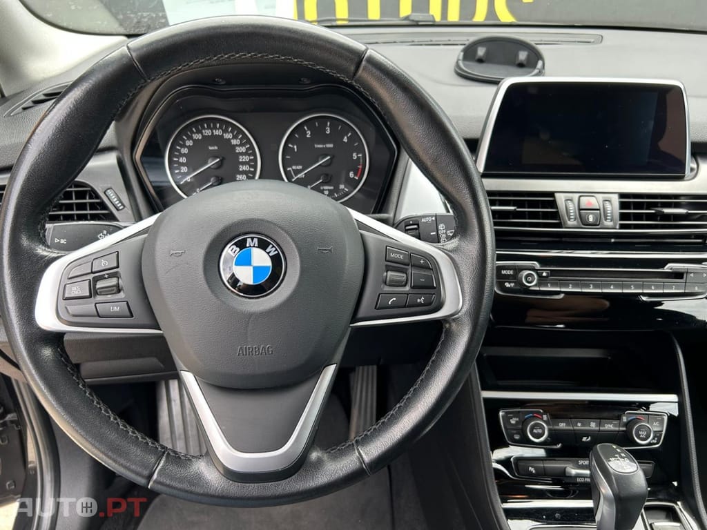 BMW 216 d Auto