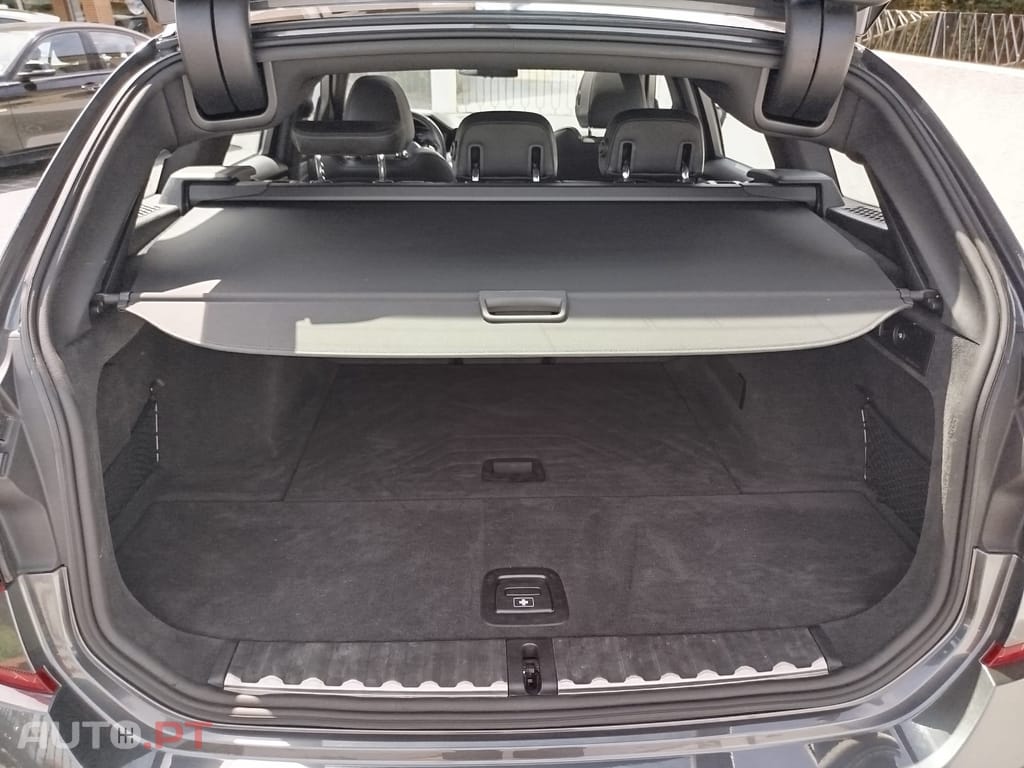 BMW 320 d Touring Pack Desportivo M Auto