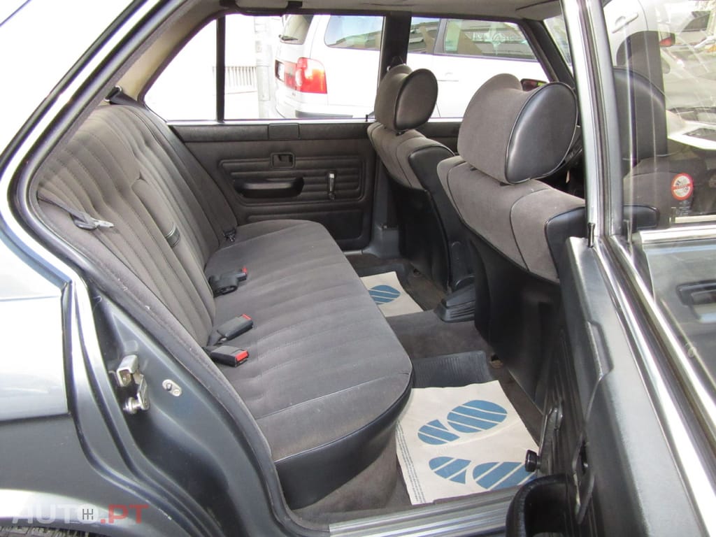 BMW 520 i E28 1983 Clássico