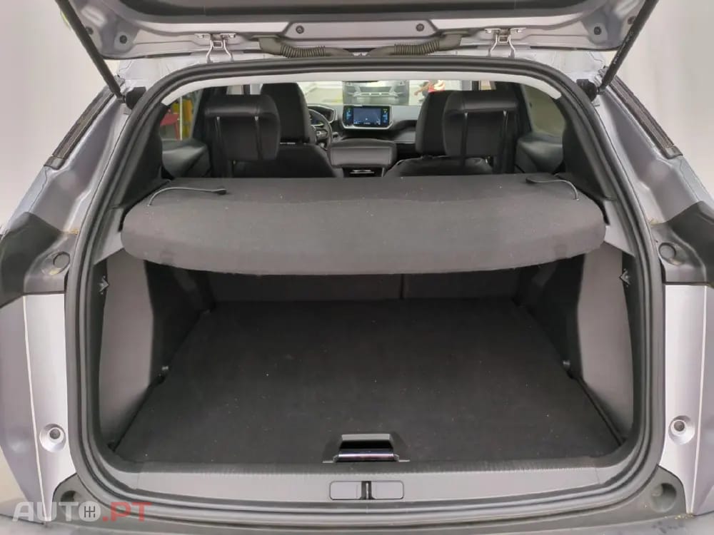 Peugeot E-2008 50 kWh Allure Pack