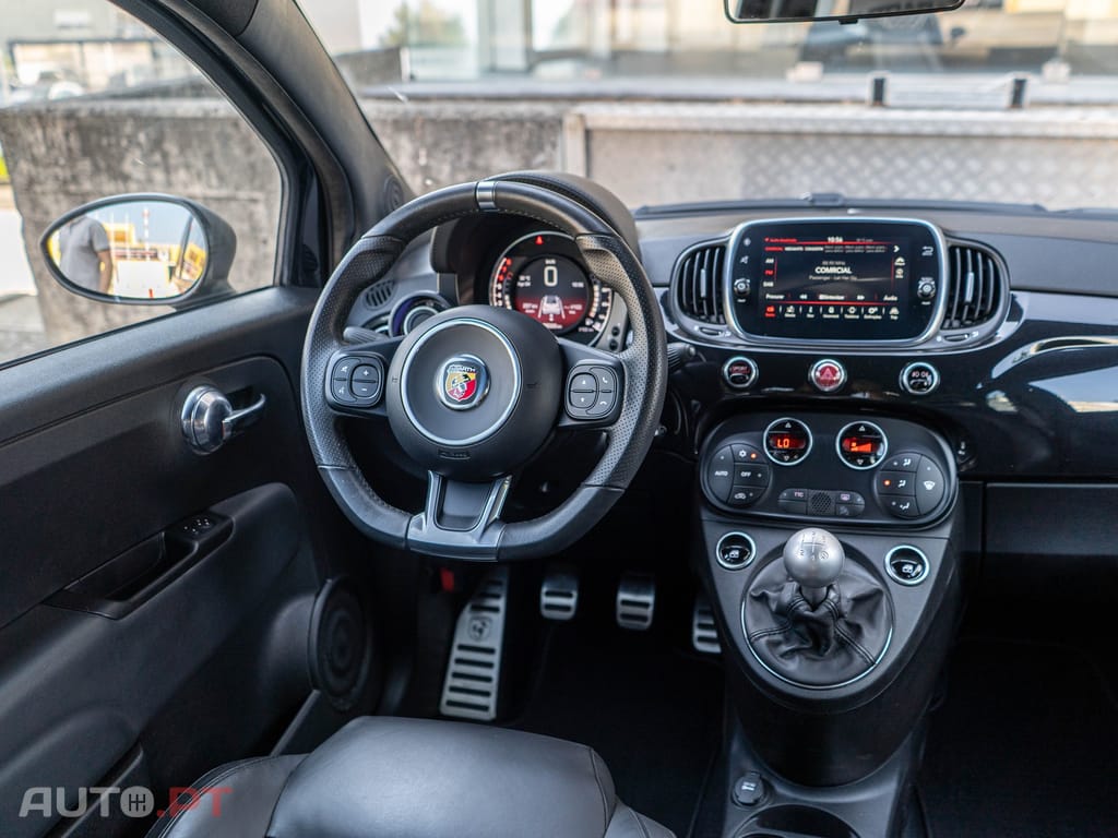 Abarth 595C 1.4 T-Jet Scorpioneoro