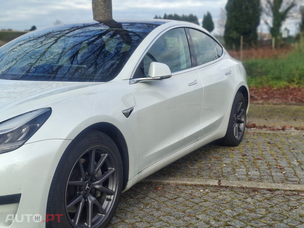 Tesla Model 3 SR Plus