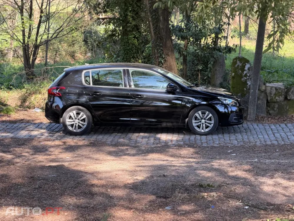 Peugeot 308 1.2 PureTech Allure EAT8