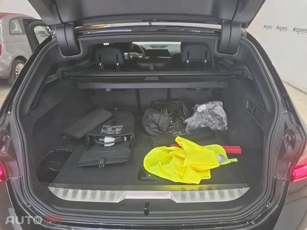 BMW 320 e Touring Corporate Edition Auto