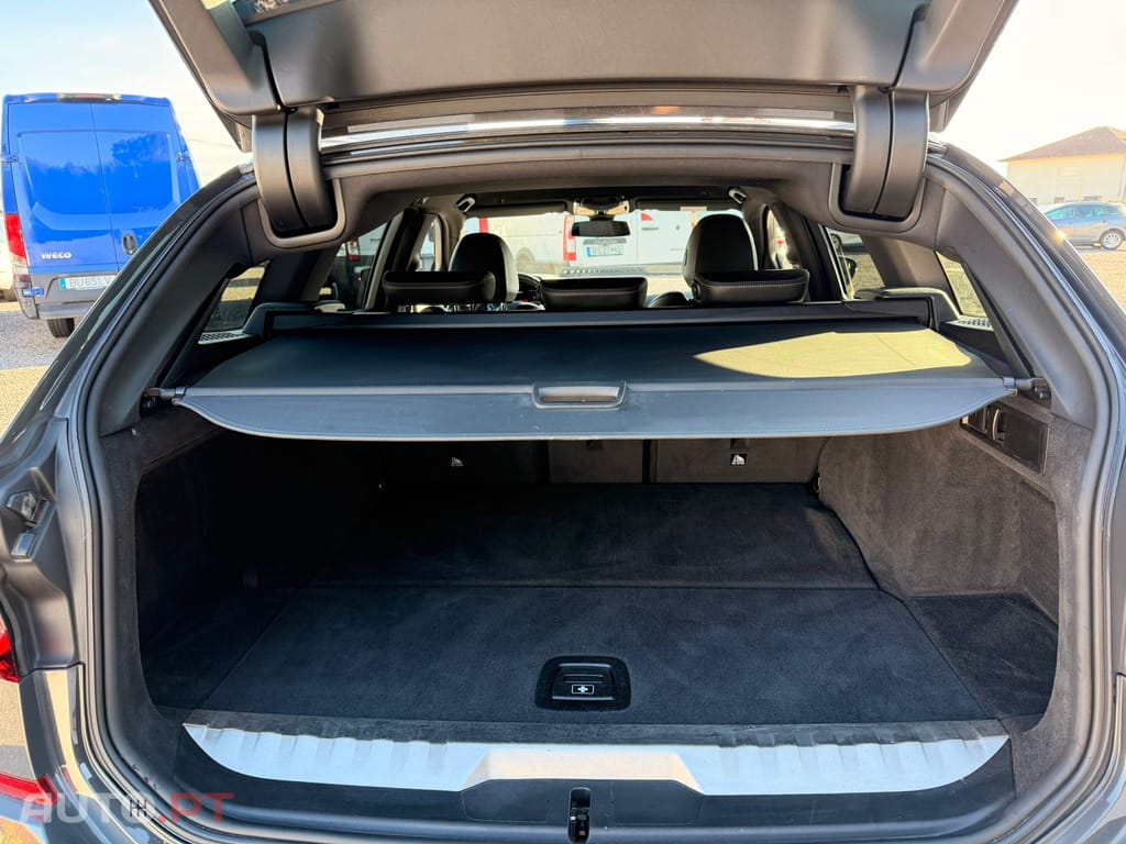 BMW 330 TOURING PACK M