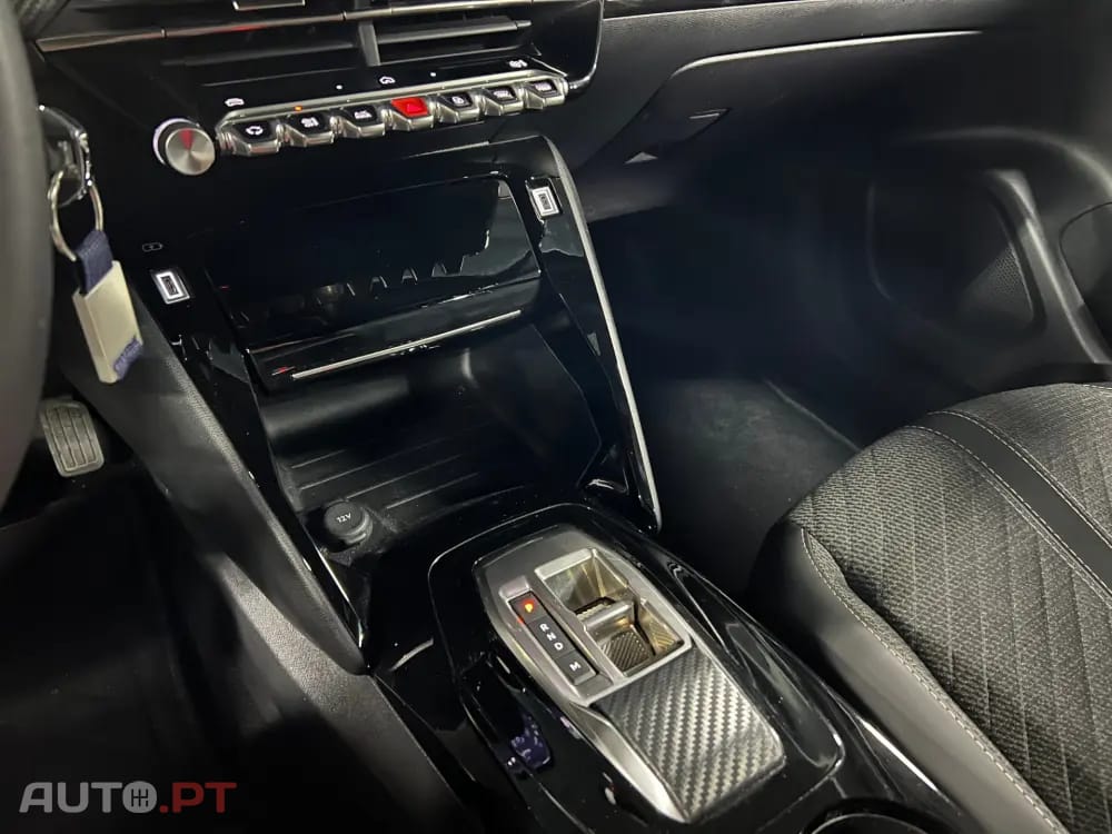 Peugeot 2008 1.2 Hybrid Allure e-DCS6