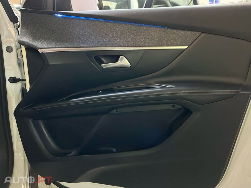 Peugeot 3008 1.5 BlueHDi Allure EAT8