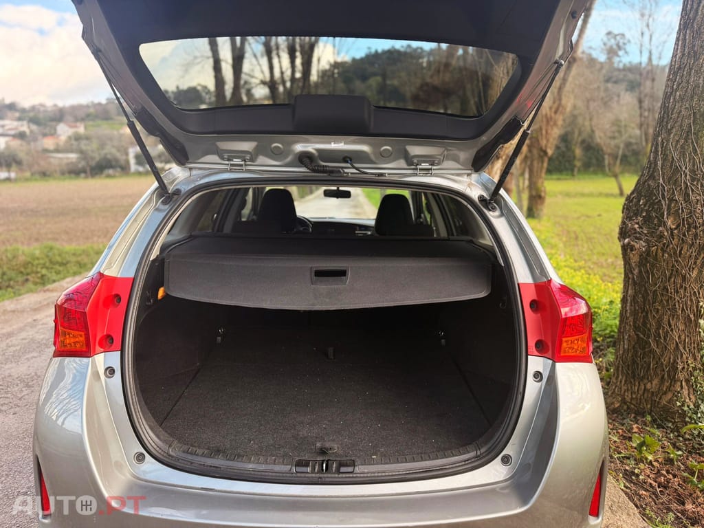 Toyota Auris Touring Sports 1.4 D-4D Com+P.Sport +Navi