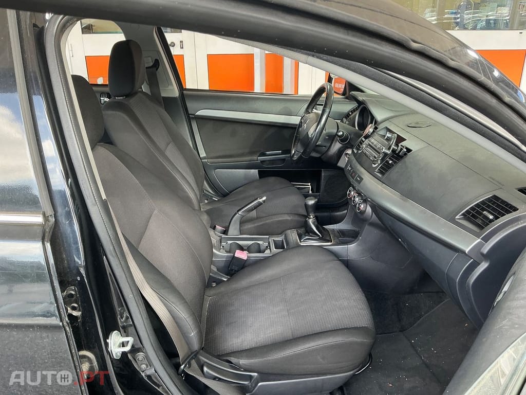 Mitsubishi Lancer 1.6 Invite