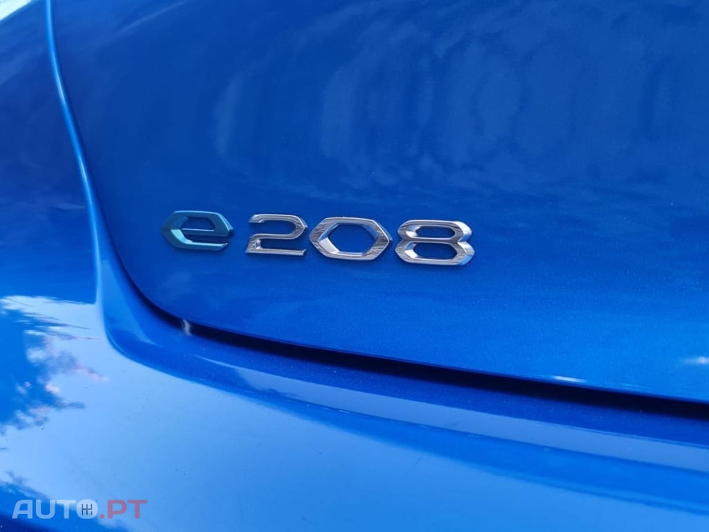 Peugeot E-208 GT