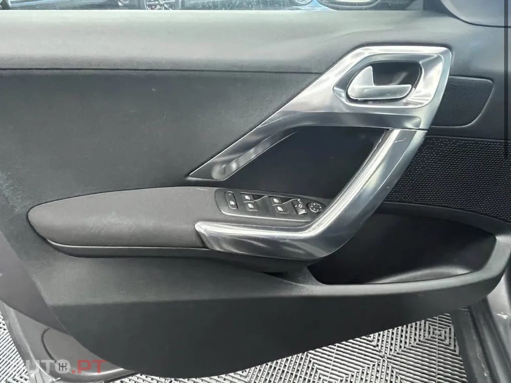 Peugeot 2008 1.2 PureTech Allure