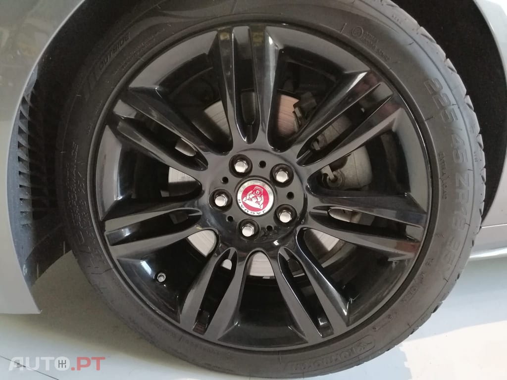 Jaguar XE 2.0D R-SPORT 180CV 
