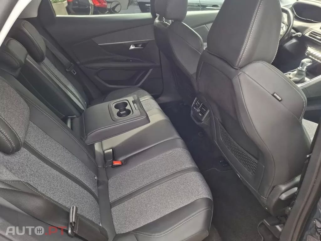 Peugeot 3008  Puretech 130 Stop Start Allure