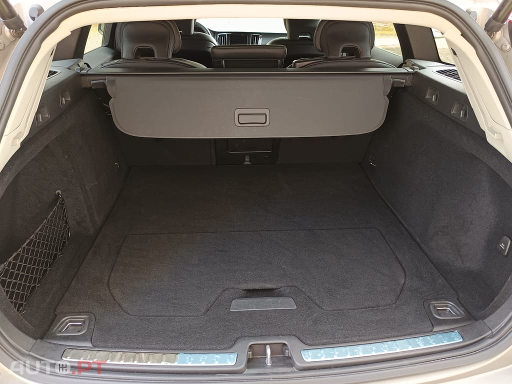 Volvo V60 2.0 B4 Momentum Plus Geartronic