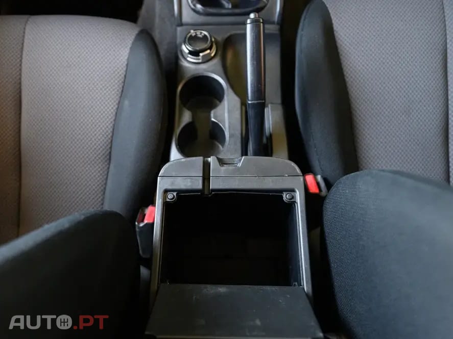 Mitsubishi L200 2.4 DI-D CD Invite 4WD