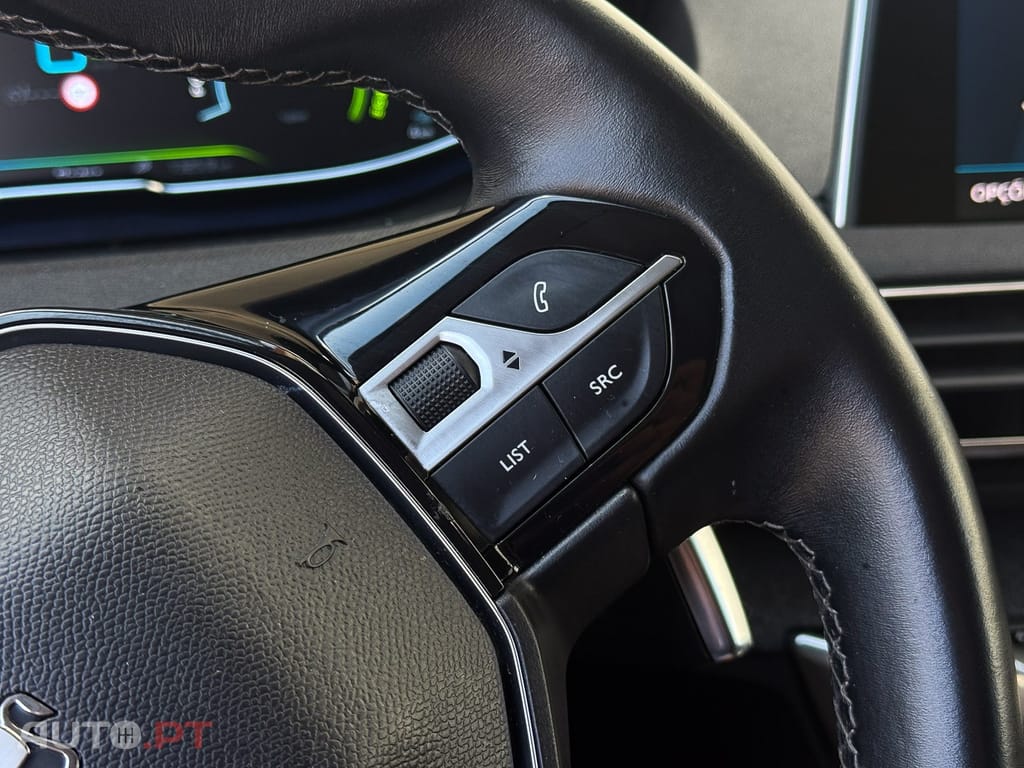 Peugeot 3008 1.6 Hybrid Allure e-EAT8